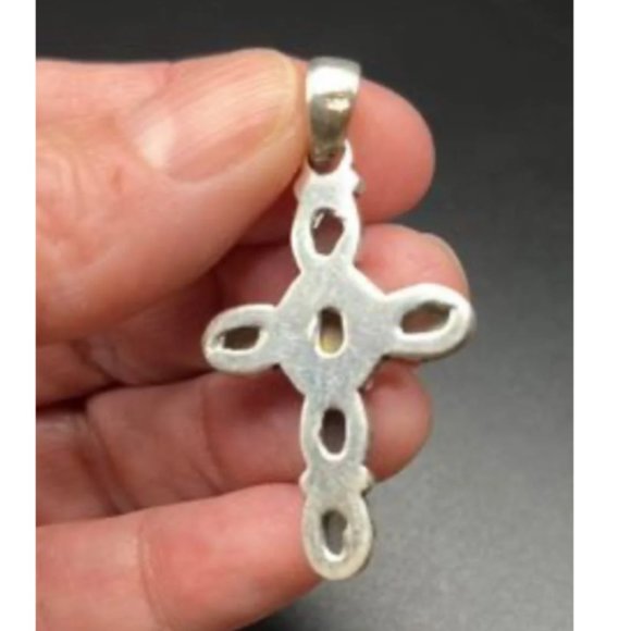 Handcrafted Natural Flashy Labradorite & 925 Silver Cross Pendant - Picture 3 of 4